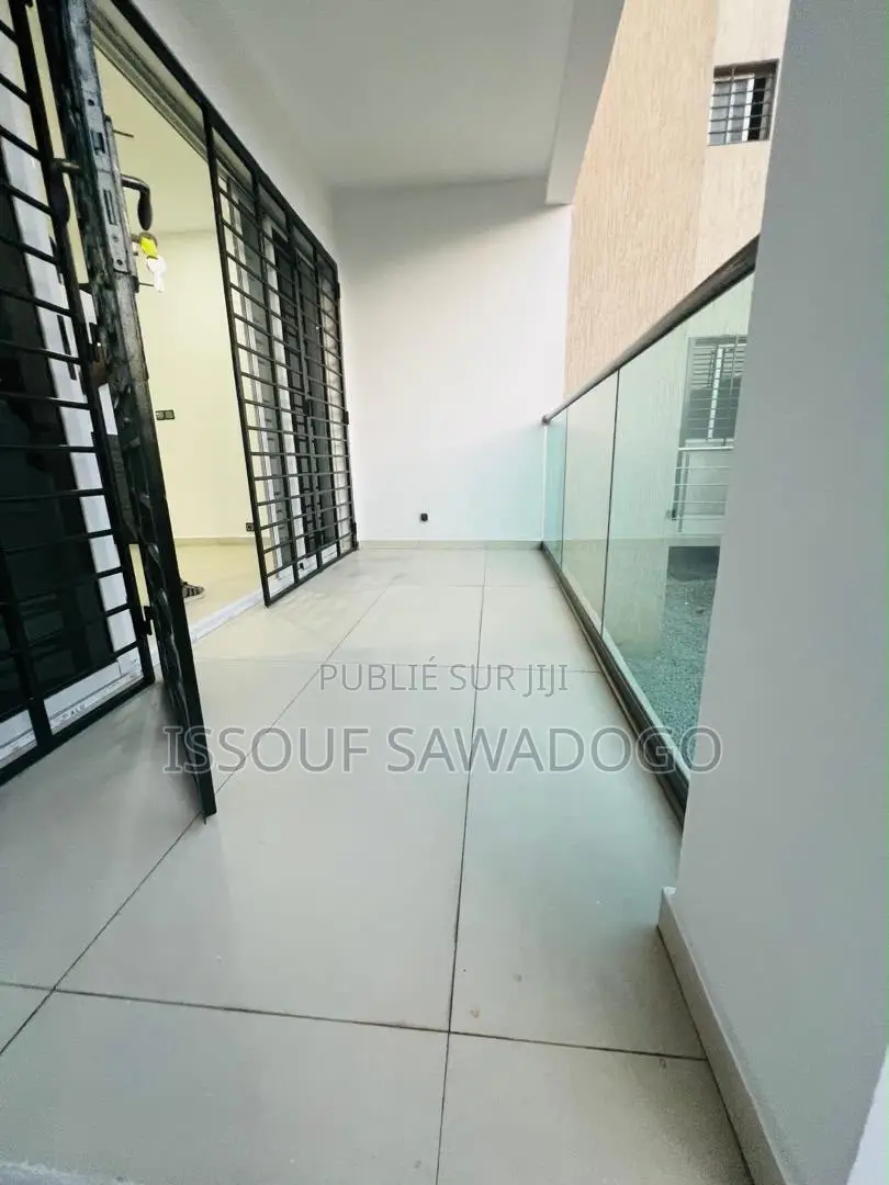 6chbre Duplex dans Isbank, Cocody à Louer