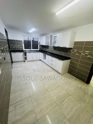 6chbre Duplex dans Isbank, Cocody à Louer