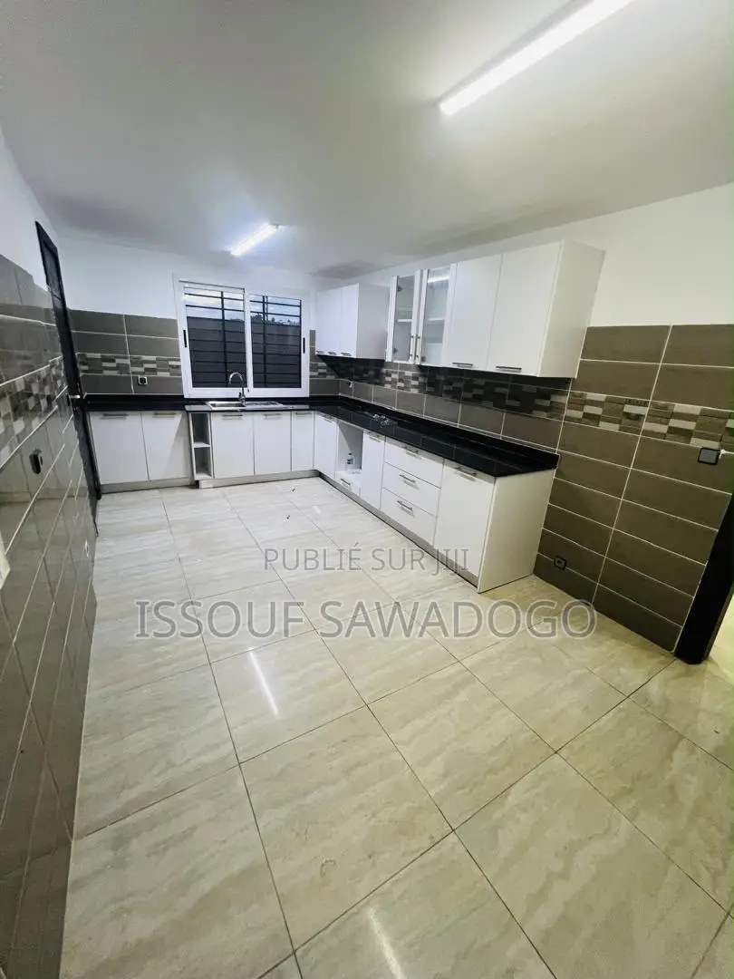 6chbre Duplex dans Isbank, Cocody à Louer