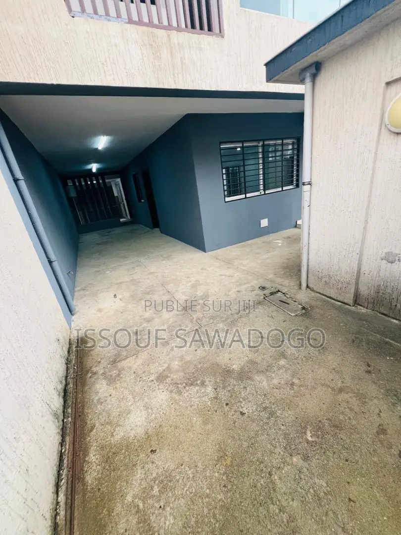 6chbre Duplex dans Isbank, Cocody à Louer