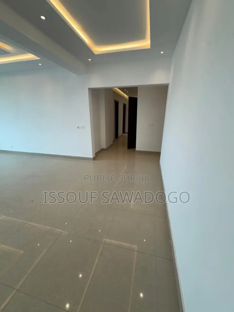 4chbre Appartement dans Isbank, Cocody à Vendre