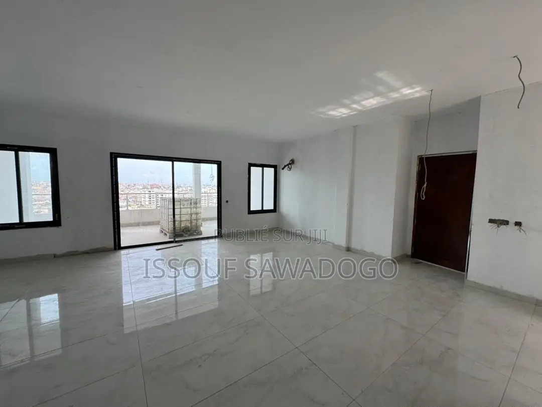 4chbre Appartement dans Isbank, Cocody à Vendre