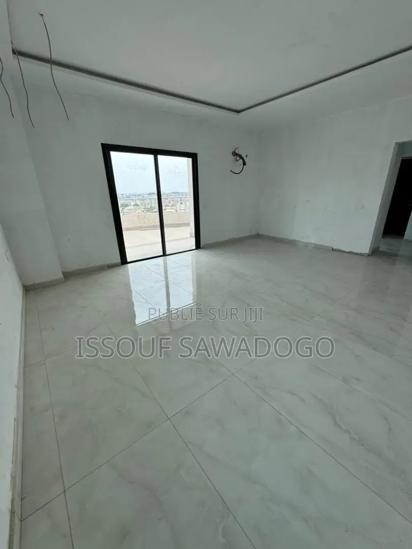 4chbre Appartement dans Isbank, Cocody à Vendre