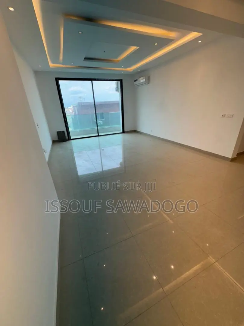 4chbre Appartement dans Isbank, Cocody à Vendre