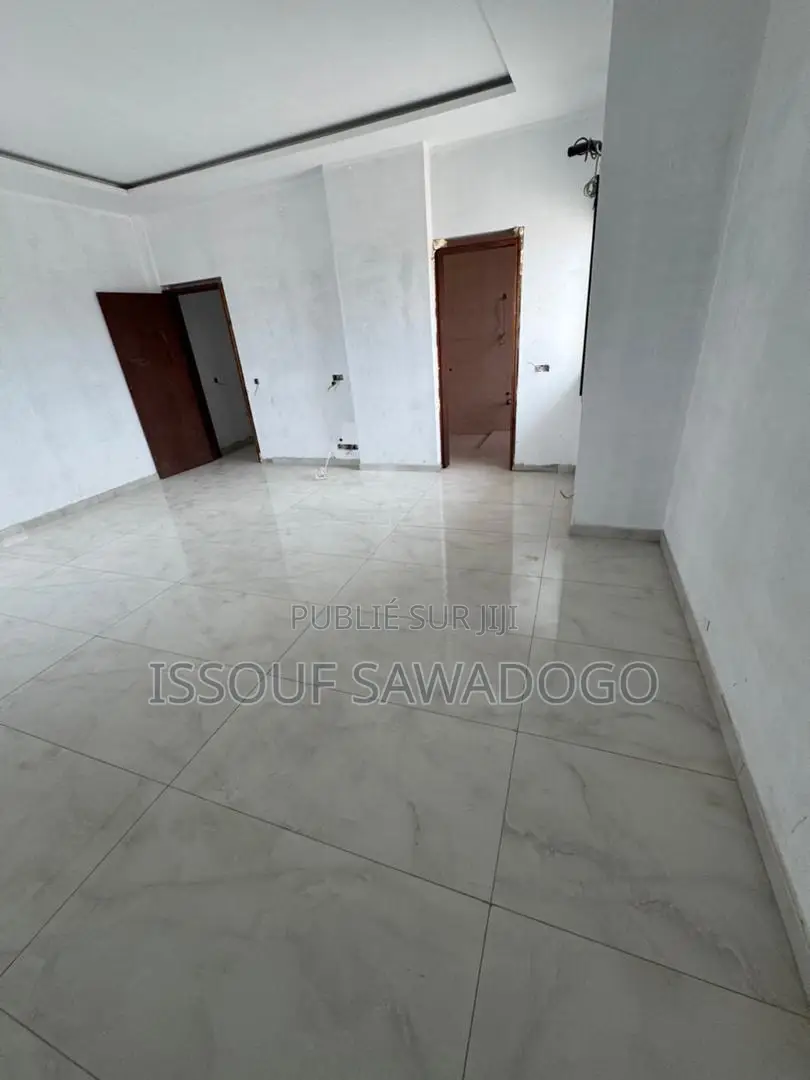 4chbre Appartement dans Isbank, Cocody à Vendre