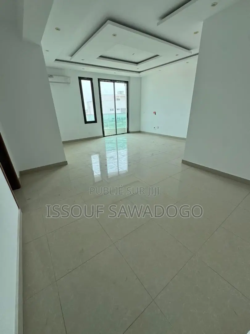 4chbre Appartement dans Isbank, Cocody à Vendre