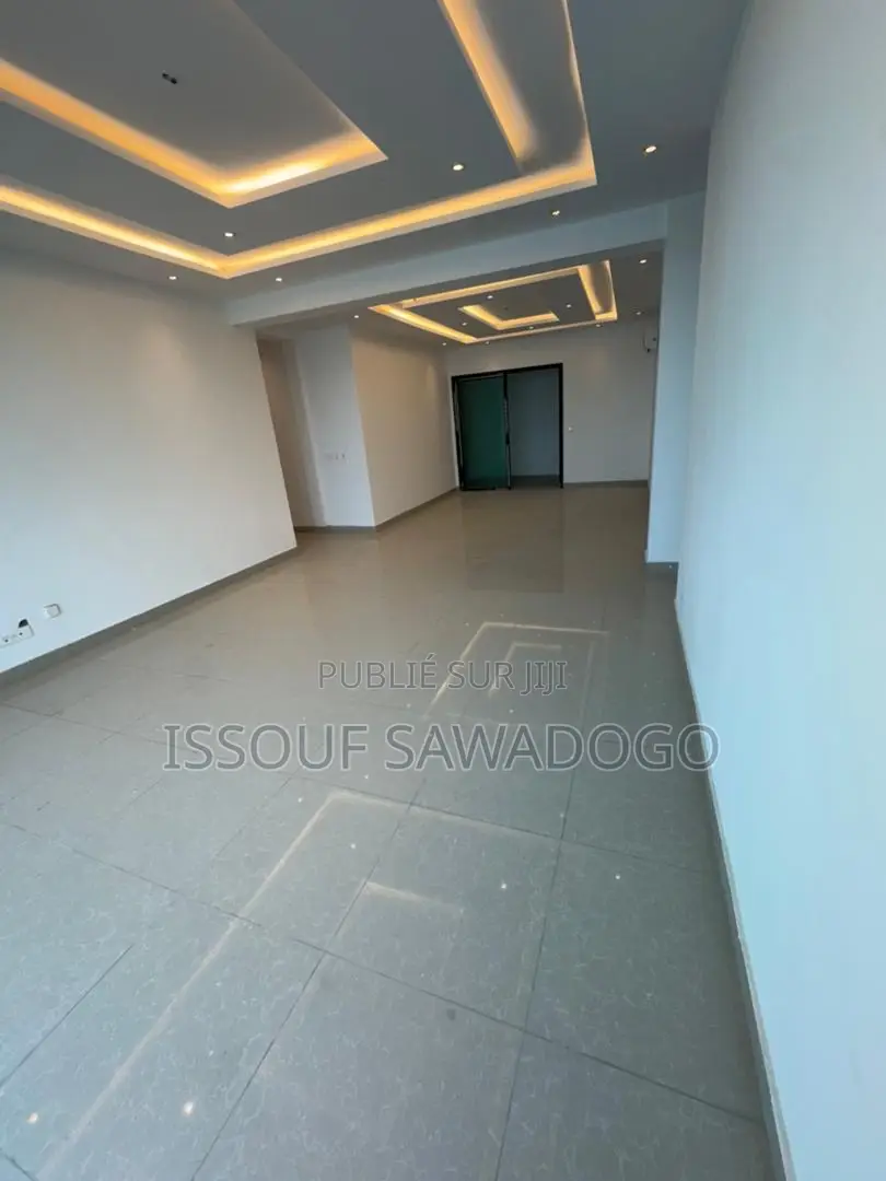4chbre Appartement dans Isbank, Cocody à Vendre