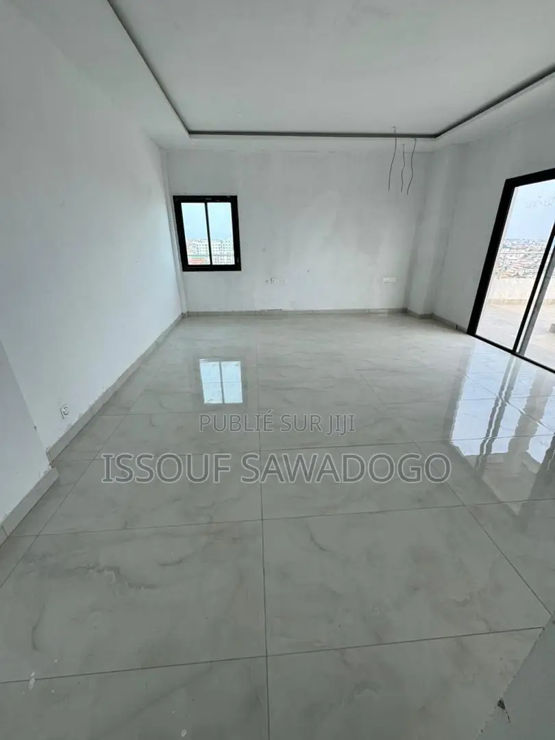 4chbre Appartement dans Isbank, Cocody à Vendre