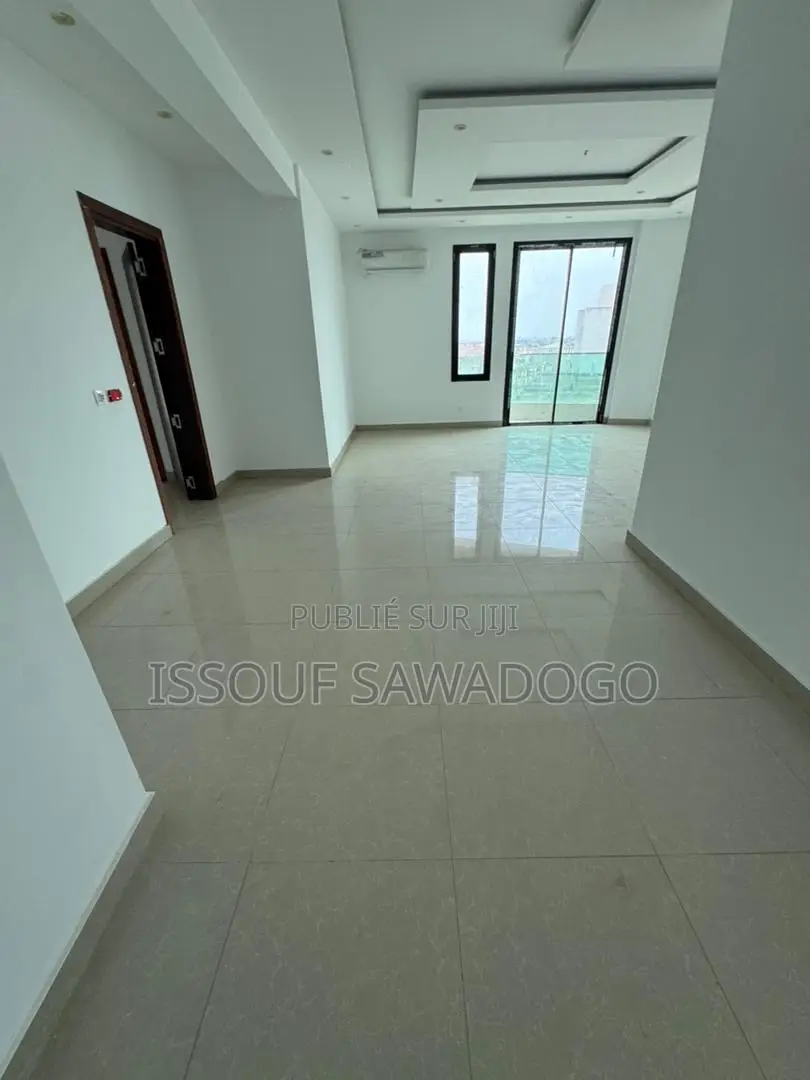 4chbre Appartement dans Isbank, Cocody à Vendre