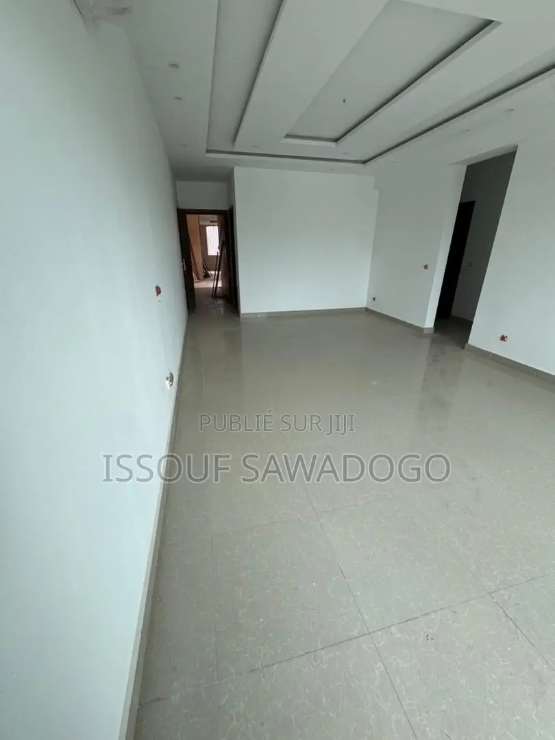 4chbre Appartement dans Isbank, Cocody à Vendre