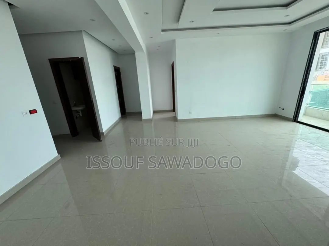 4chbre Appartement dans Isbank, Cocody à Vendre