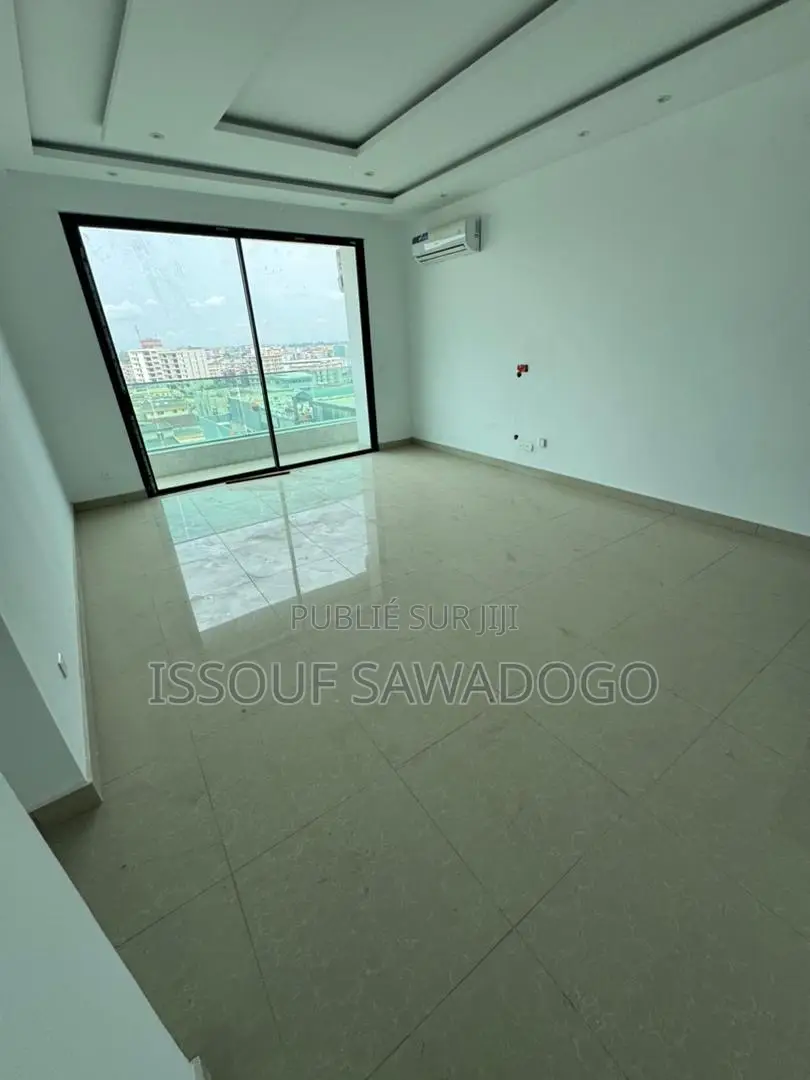 4chbre Appartement dans Isbank, Cocody à Vendre