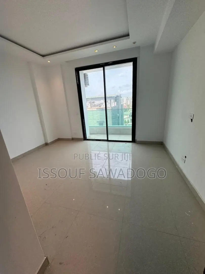 4chbre Appartement dans Isbank, Cocody à Vendre