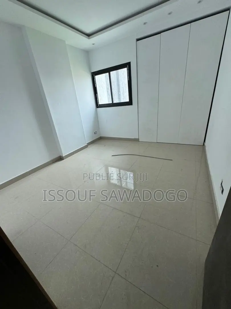 4chbre Appartement dans Isbank, Cocody à Vendre