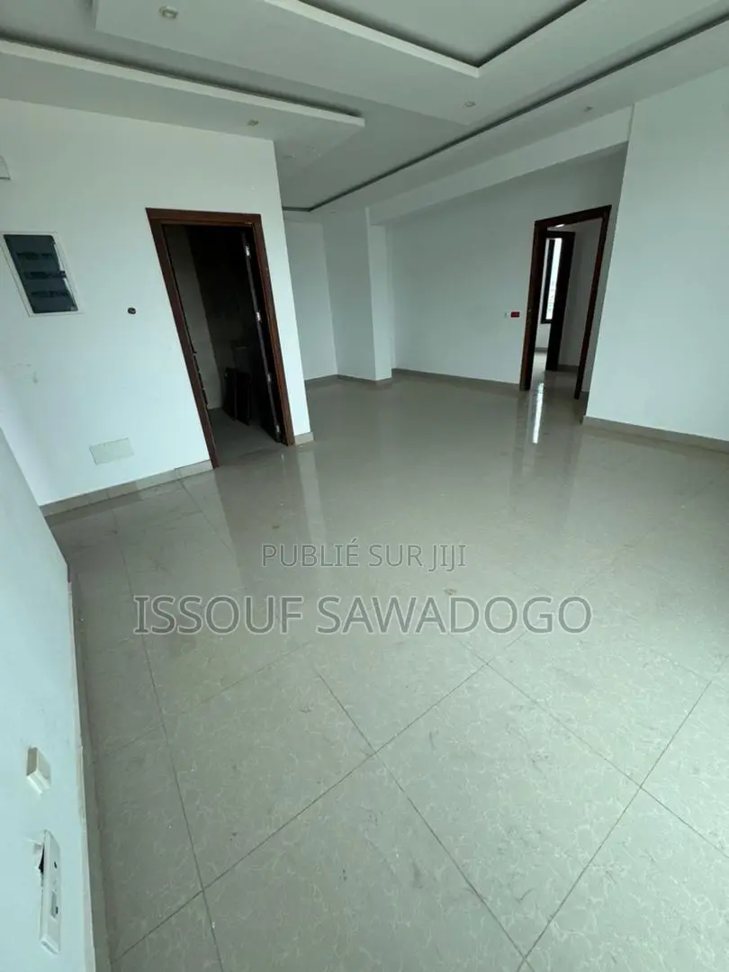 4chbre Appartement dans Isbank, Cocody à Vendre