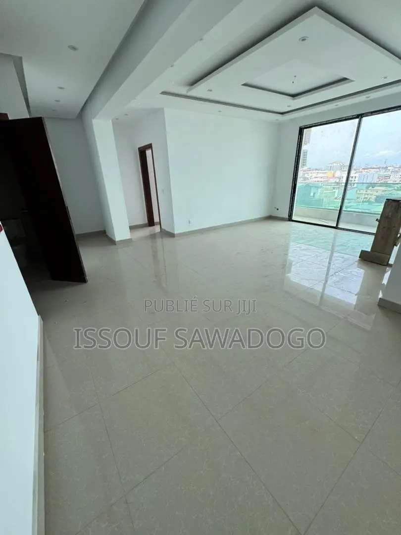 4chbre Appartement dans Isbank, Cocody à Vendre
