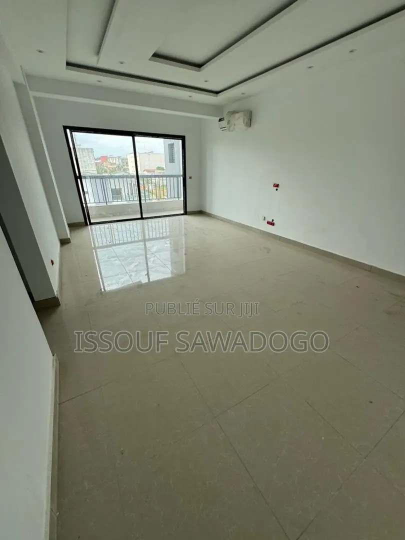 4chbre Appartement dans Isbank, Cocody à Vendre