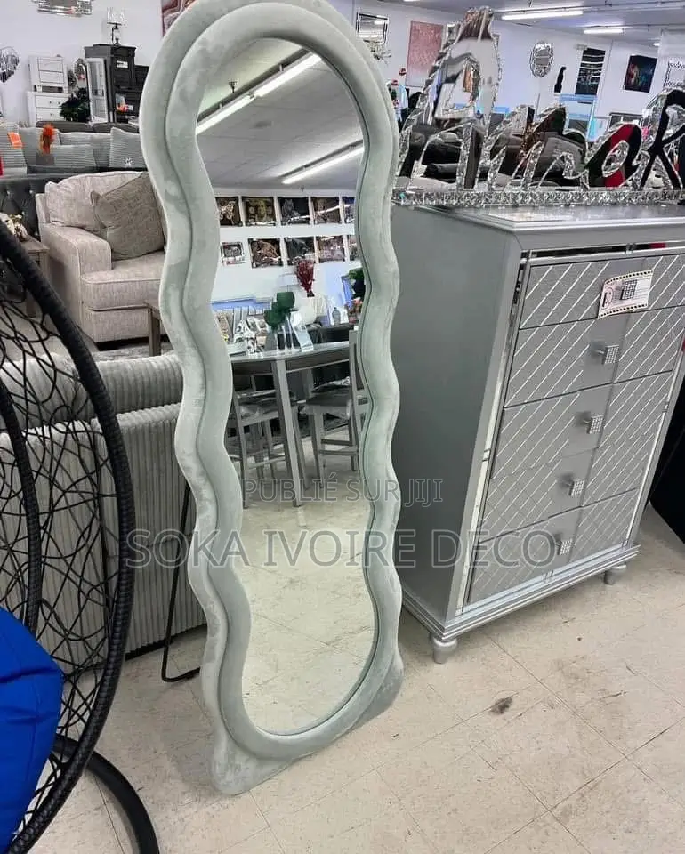 Miroir Mural Design Avec Cadre Doré