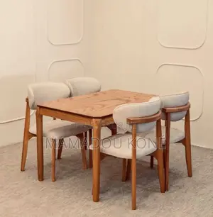 Voilà Une Table À Manger Moderne Disponible Uniquement Sur Commande