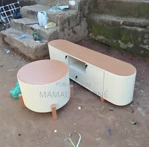 Ensemble Meuble Télé Et Une Table Centrale