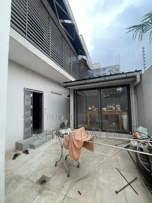 4chbre Duplex dans Olivia, Cocody à Louer