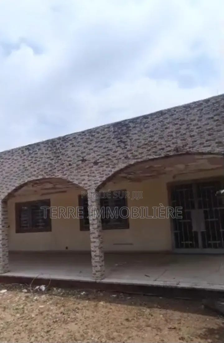 3chbre Villa dans La Terre Immobilière, Cocody à Louer