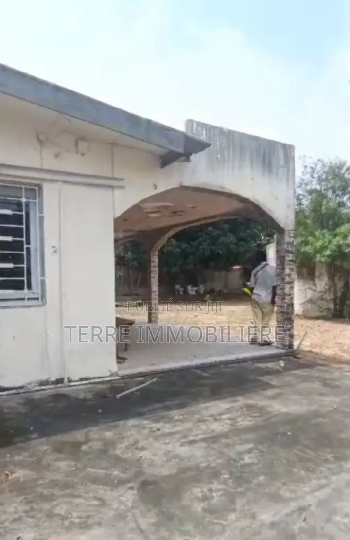 3chbre Villa dans La Terre Immobilière, Cocody à Louer