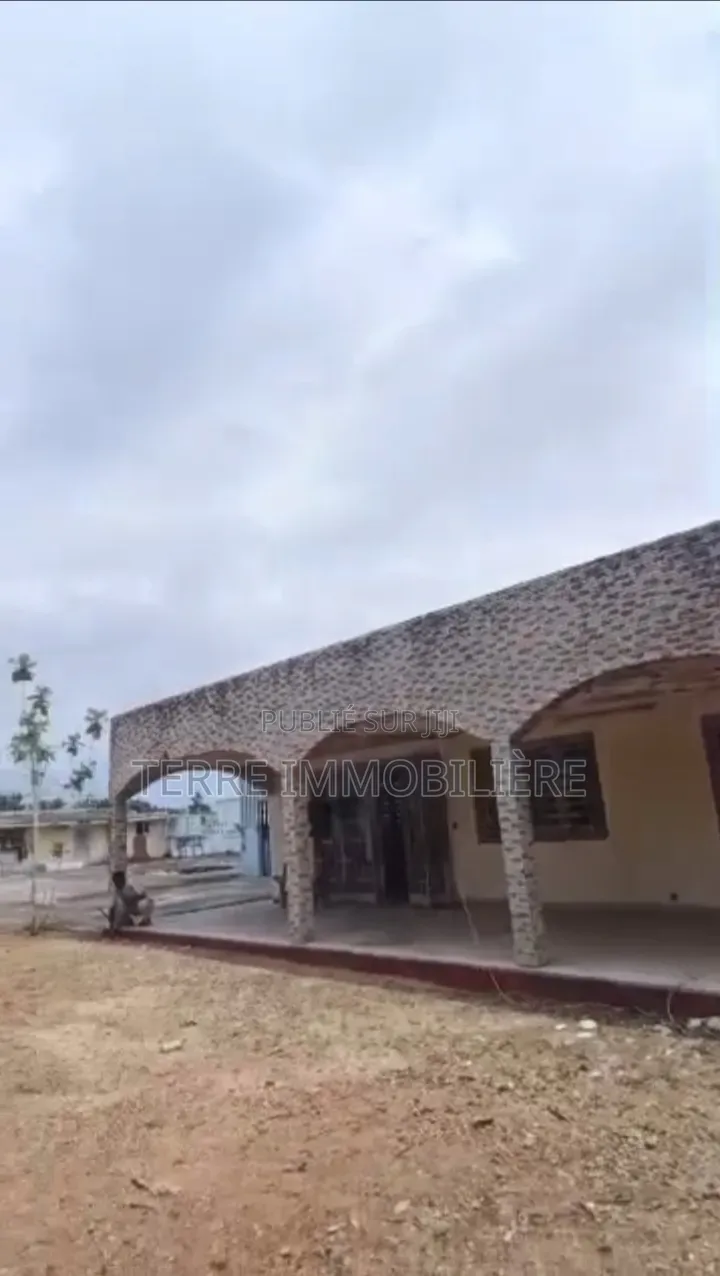 3chbre Villa dans La Terre Immobilière, Cocody à Louer