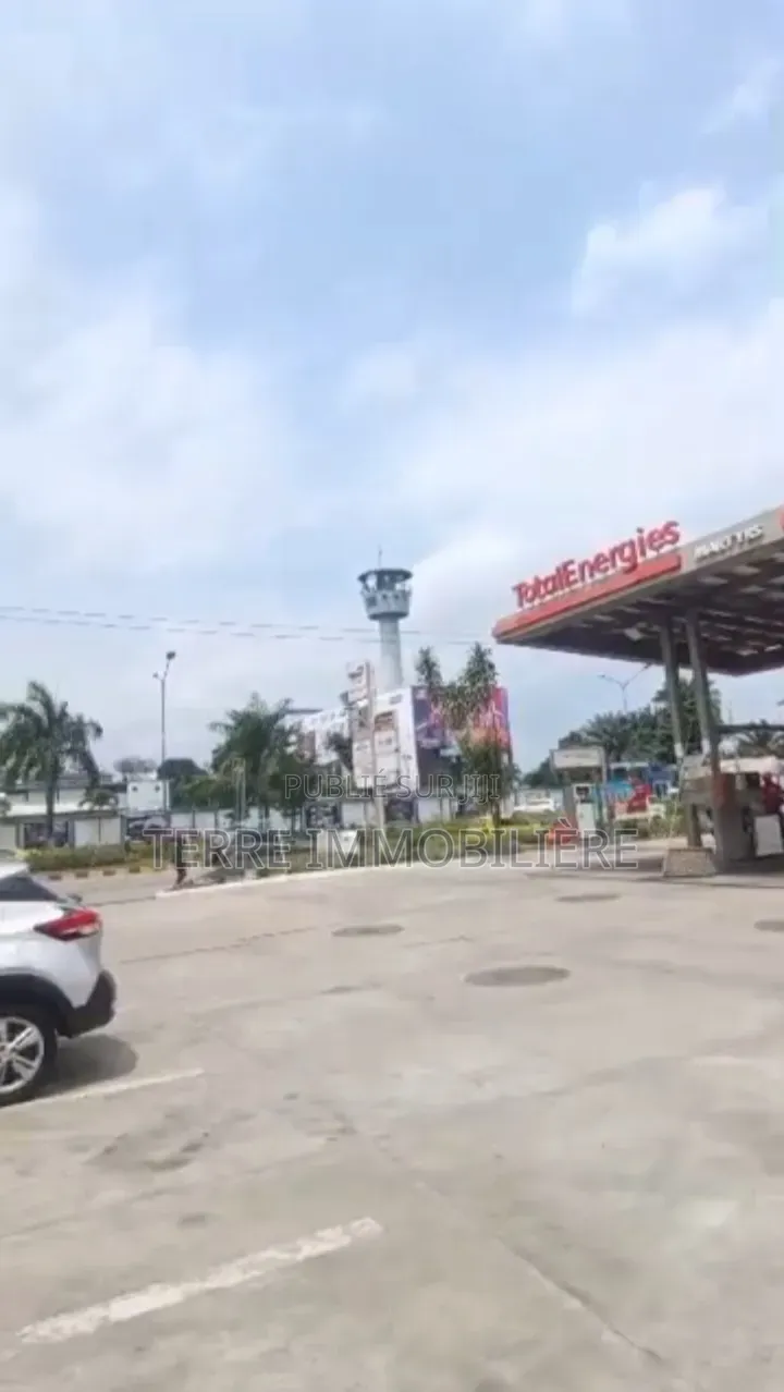 3chbre Villa dans La Terre Immobilière, Cocody à Louer