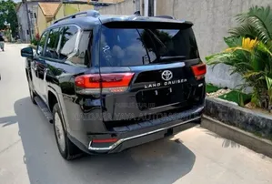 Nouveau Toyota Land Cruiser 2026 Noir