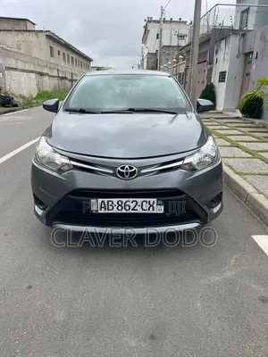 Toyota Yaris 2016 Gris
