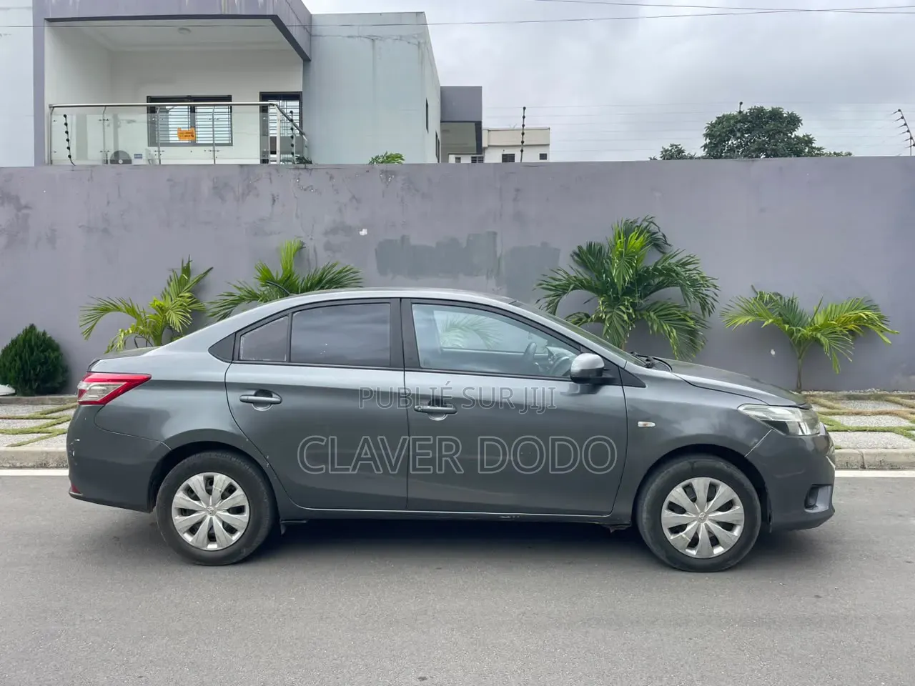 Toyota Yaris 2016 Gris