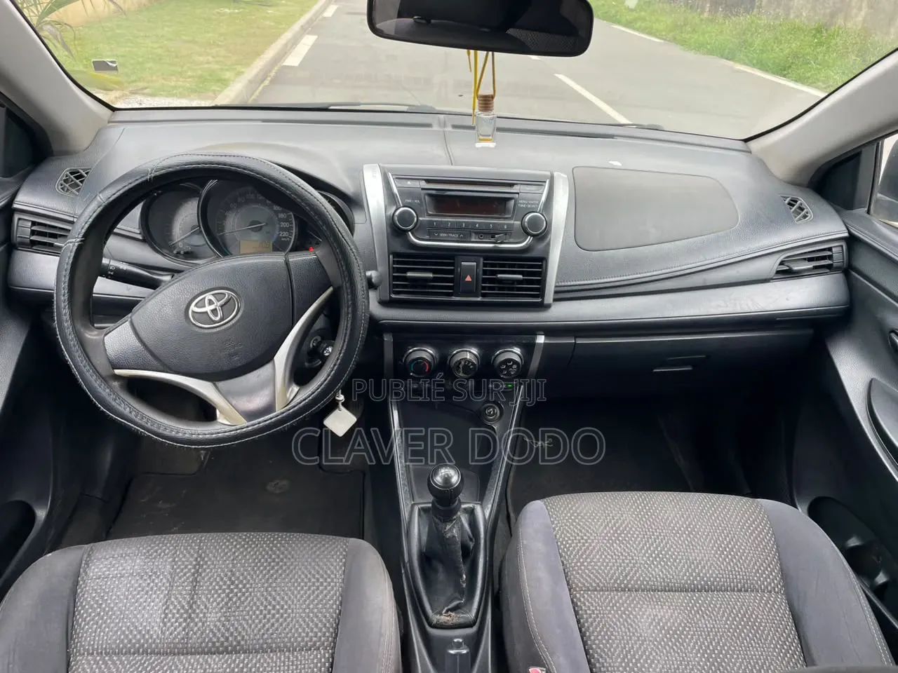 Toyota Yaris 2016 Gris