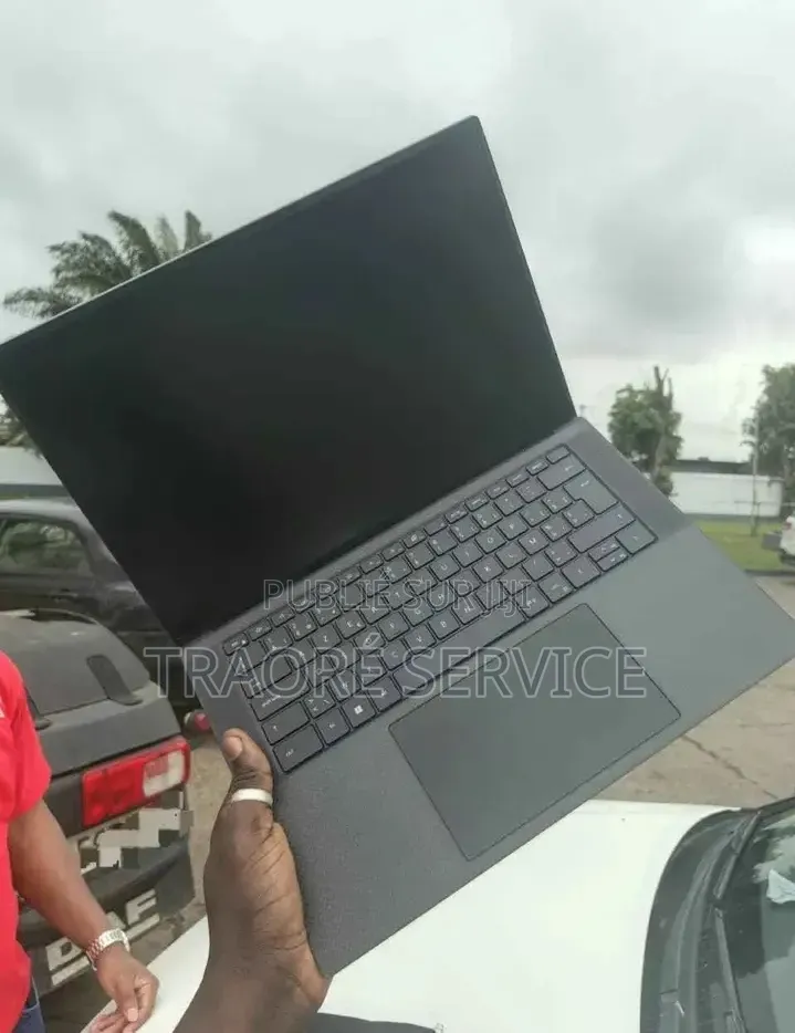 Nouveau Ordinateur de bureau HP 200 G4 32GB Intel Core i9 HDD 512GB