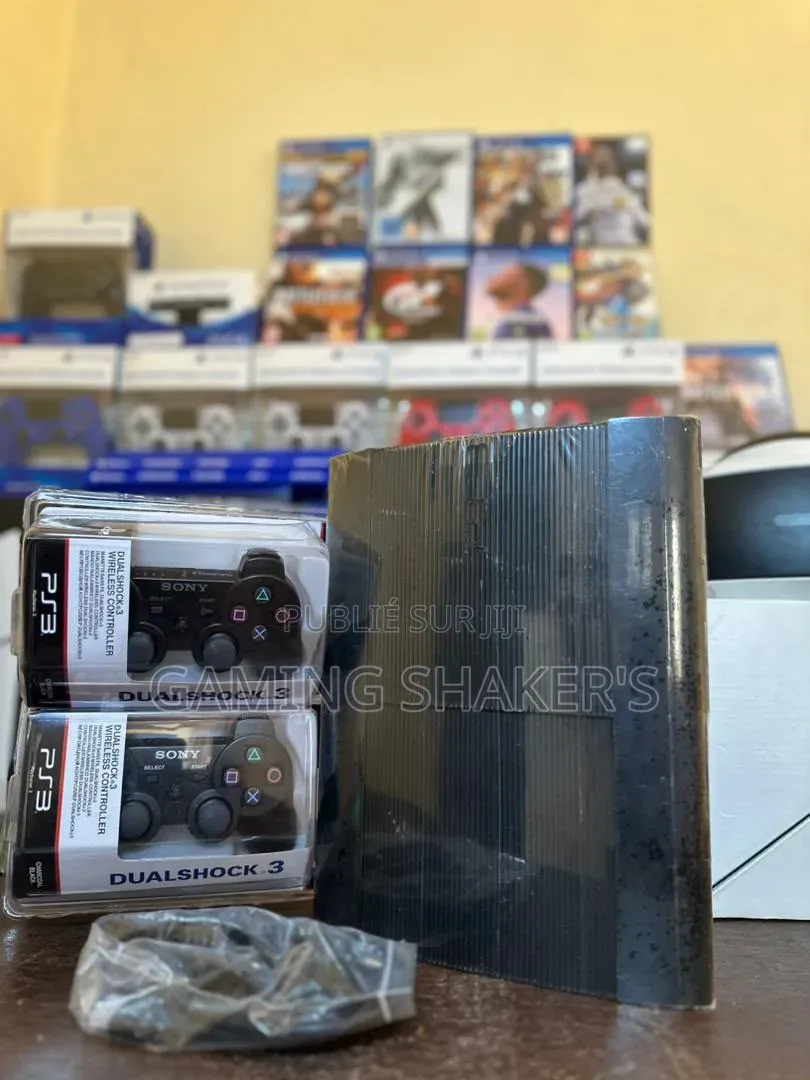 Ps3 Avec Plus De 20 Jeux Et Deux Manettes