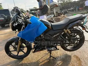 Nouveau TVS Apache 180 RTR 2023 Noir