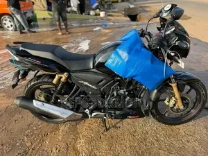 Nouveau TVS Apache 180 RTR 2023 Noir