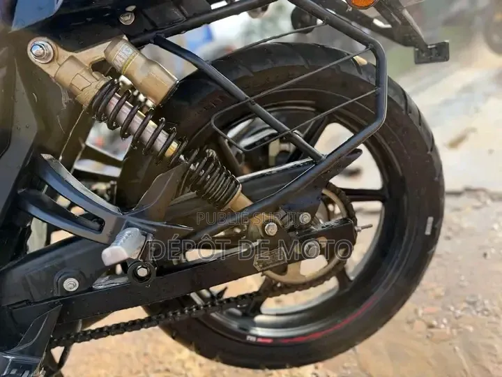 Nouveau TVS Apache 180 RTR 2023 Noir