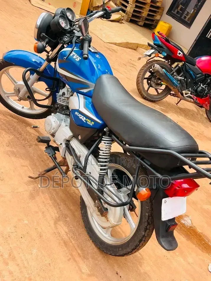 Nouveau TVS HLX 125 2025 Bleu
