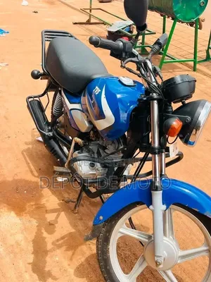 Nouveau TVS HLX 125 2025 Bleu