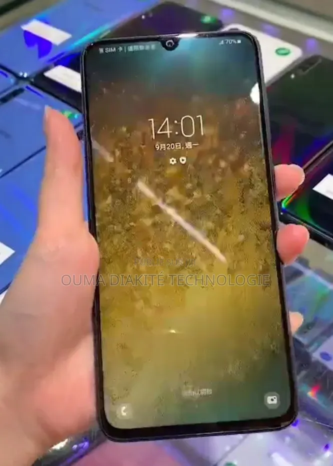 Nouveau Samsung Galaxy A70 128 GB Gris