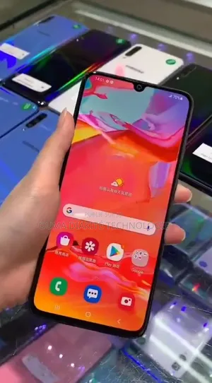 Nouveau Samsung Galaxy A70 128 GB Gris