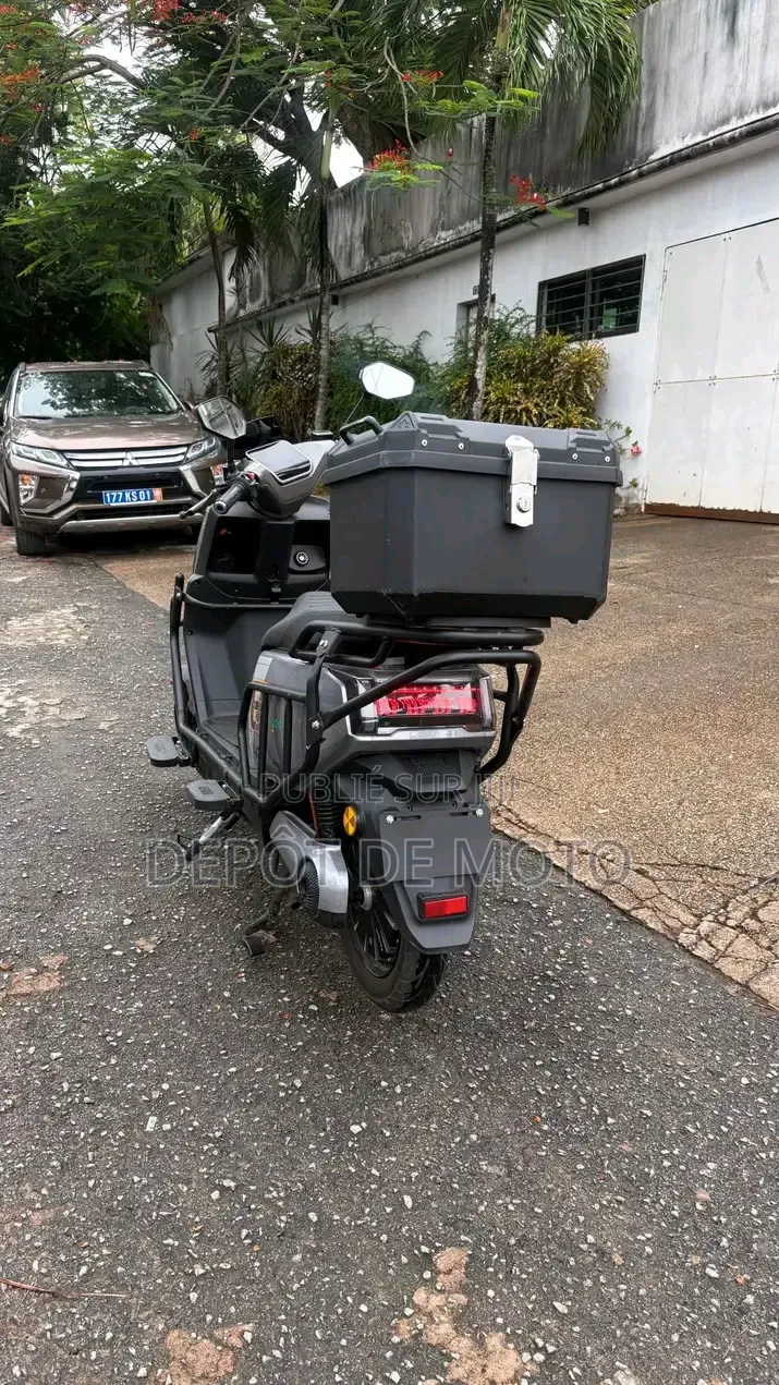 Nouveau Revoo C32 2026 Gris