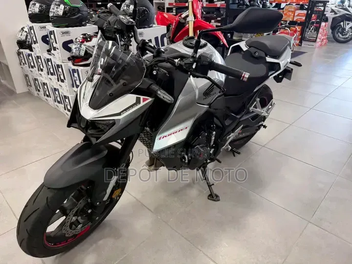 Nouveau Honda CB 2025 Gris