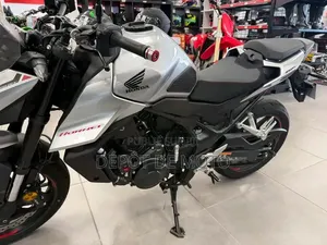 Nouveau Honda CB 2025 Gris