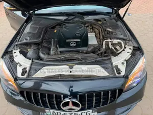 Mercedes-Benz C300 Base 4Matic Coupe AWD (2.0L 4cyl 7A) 2017 Noir
