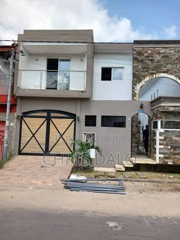 3chbre Duplex dans Sang, Cocody à Louer
