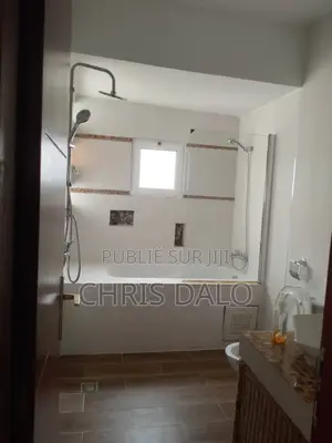 3chbre Duplex dans Sang, Cocody à Louer