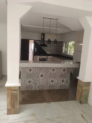 3chbre Duplex dans Sang, Cocody à Louer