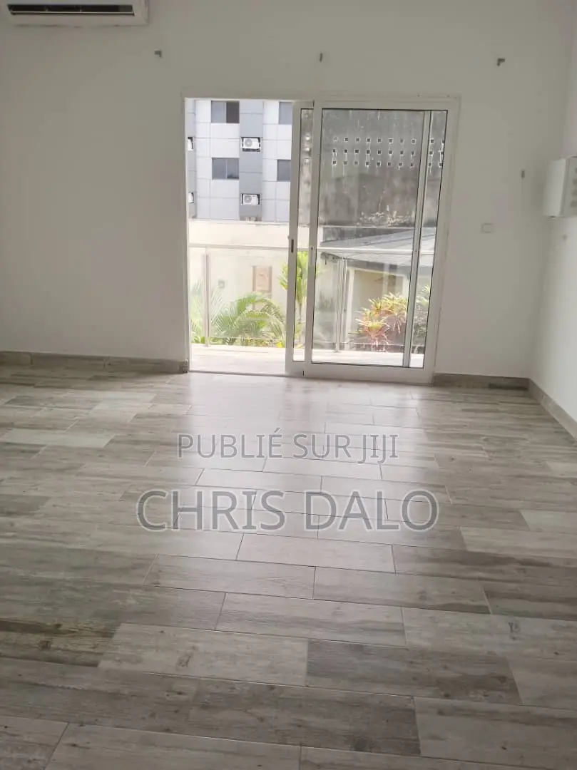 3chbre Duplex dans Sang, Cocody à Louer